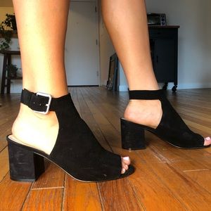 Black block heel. Sz 8.5.